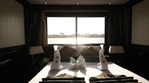 مركب ريفر River Boat