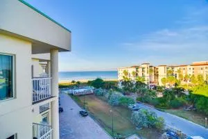 Top-Floor Sunset Vistas Condo Ocean-View Balcony! - Sunshine Beach