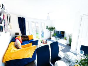 Contractors, Families, Tourists & Groups Welcome Sleeps upto 9, Garden, Pet Allowed, Parking Included!