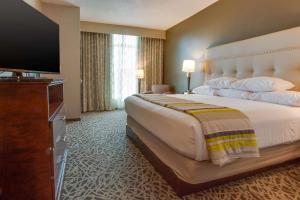 Deluxe King Suite room in Drury Inn & Suites Huntsville Space & Rocket Center