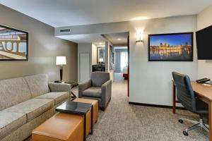 Queen Suite room in Drury Plaza Hotel St. Paul Downtown