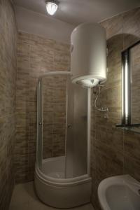 Hostel Fair and Square