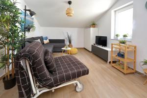 Apartments by the sea Sukosan, Zadar - 13825