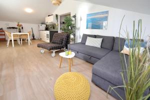 Apartments by the sea Sukosan, Zadar - 13825