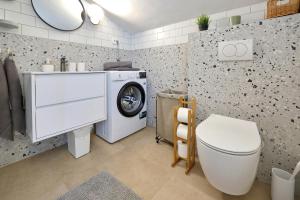 Apartments by the sea Sukosan, Zadar - 13825