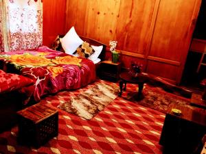B HERITAGE LUXURY Houseboat and kashmir tour packages