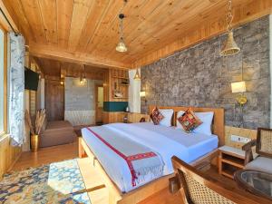 Jomotel Dayaar - An Apple Orchard Villa