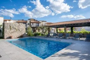 4BR Oasis with Pool & Gym at Nueva Escondida - Guadalupe