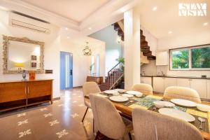 StayVista at Villa Amethyst with Pvt Pool & Jacuzzi