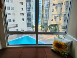 BGC Rustic-Themed Loft w Pool View 200MBPS