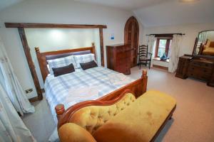 Little Barracks, Little Strickland