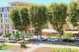 Le REGENCY, appartement familial au cœur du centre-ville, des célèbres jardins Biovès, et seulement à 1 minute à pied de la plage