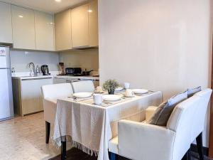 Grand Modern 2BR - Ultra Fast WiFi - Phrom Phong