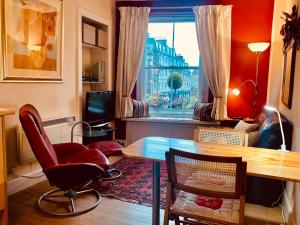 Royal Mile apt, just 1 min from Edinburgh Castle!