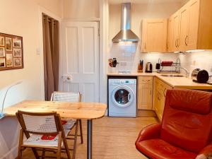 Royal Mile apt, just 1 min from Edinburgh Castle!