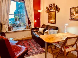 Royal Mile apt, just 1 min from Edinburgh Castle!