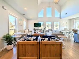 Bright Oasis in Beautiful North Fork Wine Country - Mattituck