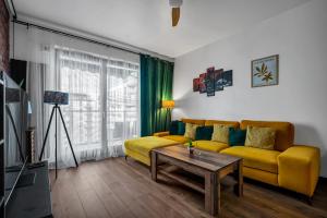 Stylish Airport Business Apartments - Parking, Balcony - by Rentujemy