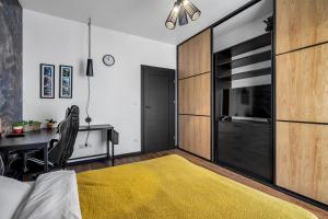 Stylish Airport Business Apartments - Parking, Balcony - by Rentujemy