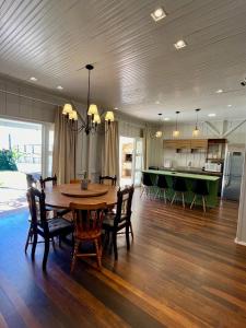 Linda Casa, Penha, Praia Vermelha