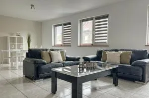 Gohyssart 51b 2 Bruxelles-Charleroi-airport - Jumet