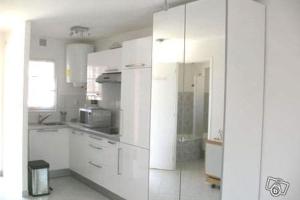 Appartements joli studio design balcon sud et parking gratuit : photos des chambres