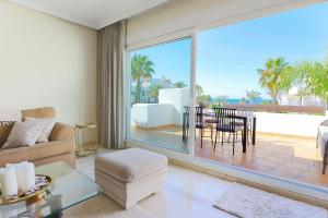 Los Monteros Palm Beach - sea & pool view