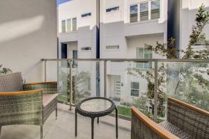 Luxurious Med CntrNRG Townhome