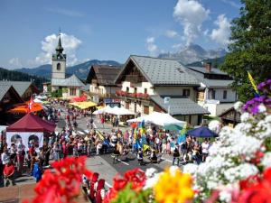 Chalet spacieux 8 pièces, 14 personnes, prés des pistes, parking - FR-1-595-93