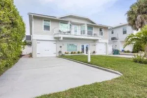 Capri Charm Remodeled Oasis w/ Heated Pool-Kayaks - Shell Island