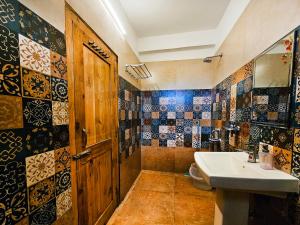 Young Monk Homestay Jibhi