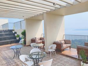 Premium 2BHK -10 min to GOI airport & beach -Pool access -Balcony with city view