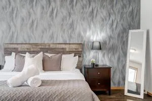 Coral Springs Lakefront Retreat - Dalroy