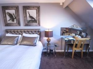 The Old Red Lion Inn