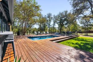 Hot Tub + Fire Pit + Pool + Game Room ~ Guesthouse