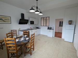 Maisons de vacances Gite familial en Sologne pres de la Loire, parfait pour cyclistes et accueil chevaux, tout compris - FR-1-590-414 : photos des chambres
