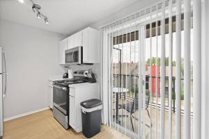 Comfy 2BD Apt + King Bed - Cedar ParkNorth Austin