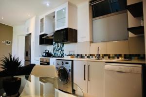 Stay Ulo at The Apex on Smuts