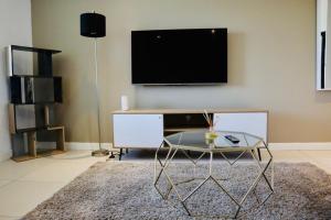 Stay Ulo at The Apex on Smuts