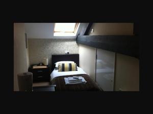 Single Room with Bath room in The Old Bell