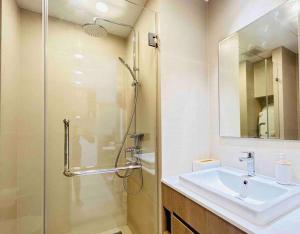 Sky park 2 BR lake view