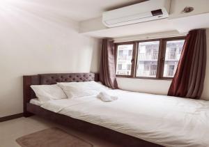 S Residences1 bedroom with balcony near MOA