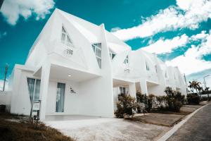 R'Holistay Commune Village near WEDDING CHURCHES - 4hvězdičkové hotely ve městě Nasugbu