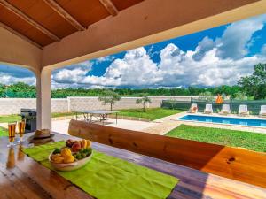 Large villa with swimming pool and fenced garden 