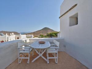 Amelie Villa with pool and amazing sea views, Paros