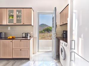 Amelie Villa with pool and amazing sea views, Paros