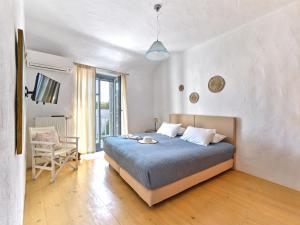 Amelie Villa with pool and amazing sea views, Paros