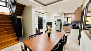 New Big Cozy 3 Bedroom House Blue