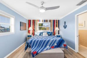 Hot tub and Dock Gilligans on the Island