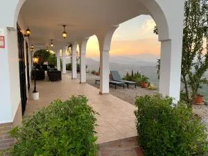 Casa Anhelando Andalucia - Een 8p villa met verwarmd zwembad op een heuveltop met magnifiek uitzicht, waaronder zeezicht, nabij dorp en strand - Iznate